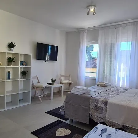 Pleasures Apartment *