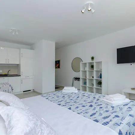 Pleasures Apartment Vrboska