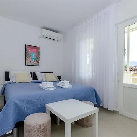 Pleasures Apartment