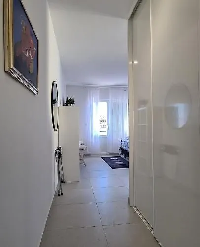 Pleasures Apartment Vrboska